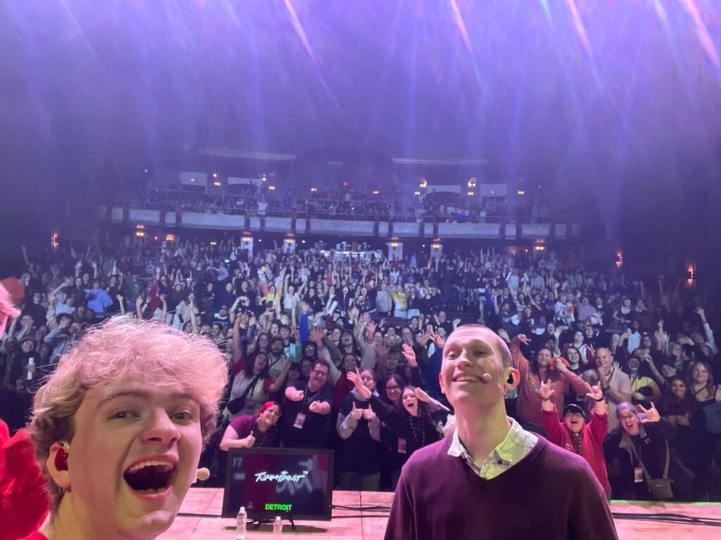 TommyInnit and live fans