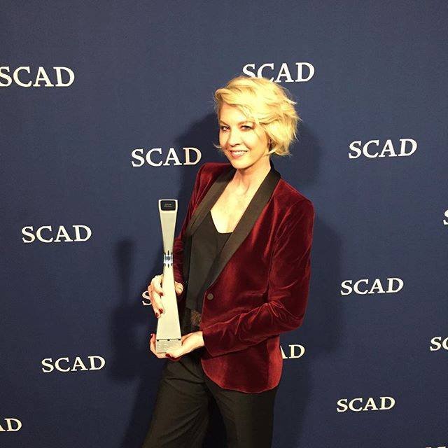 Jenna Elfman spotlight award