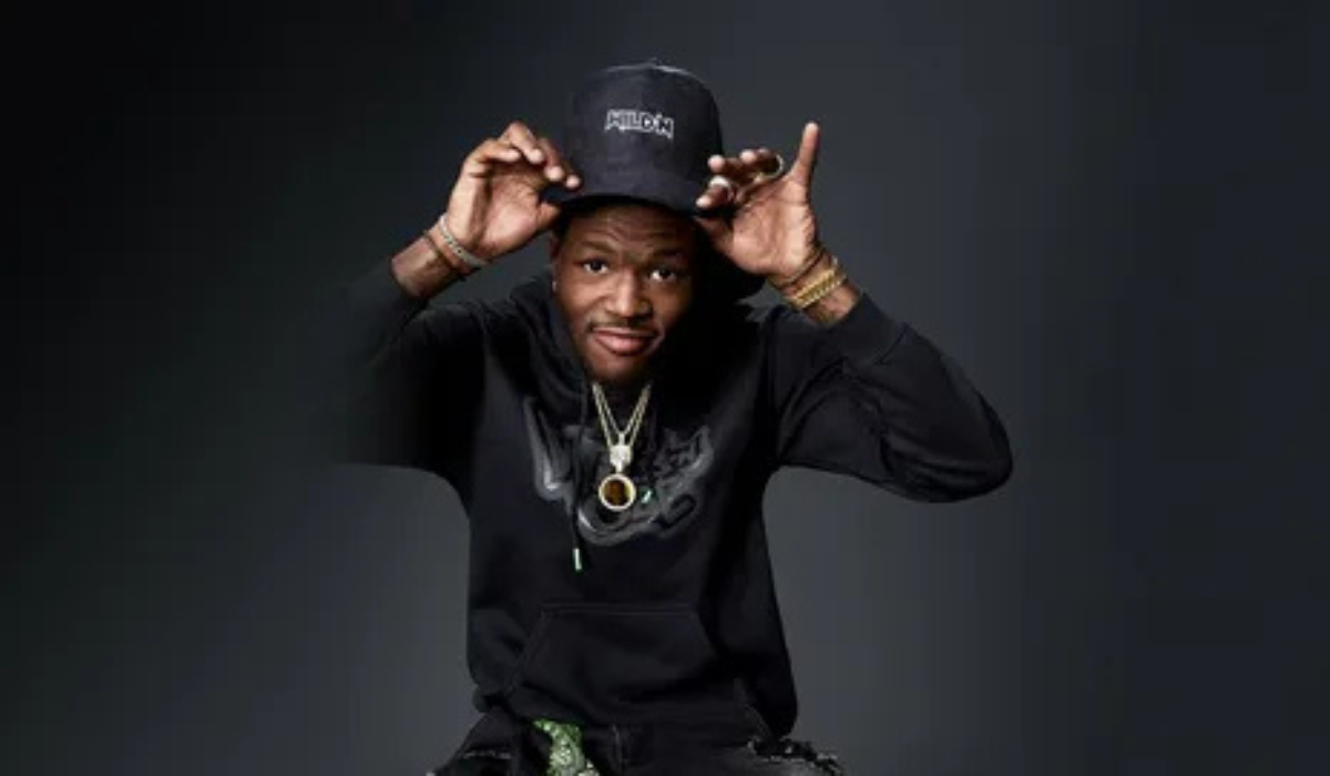 DC Young Fly entertaining audience with comedic performance