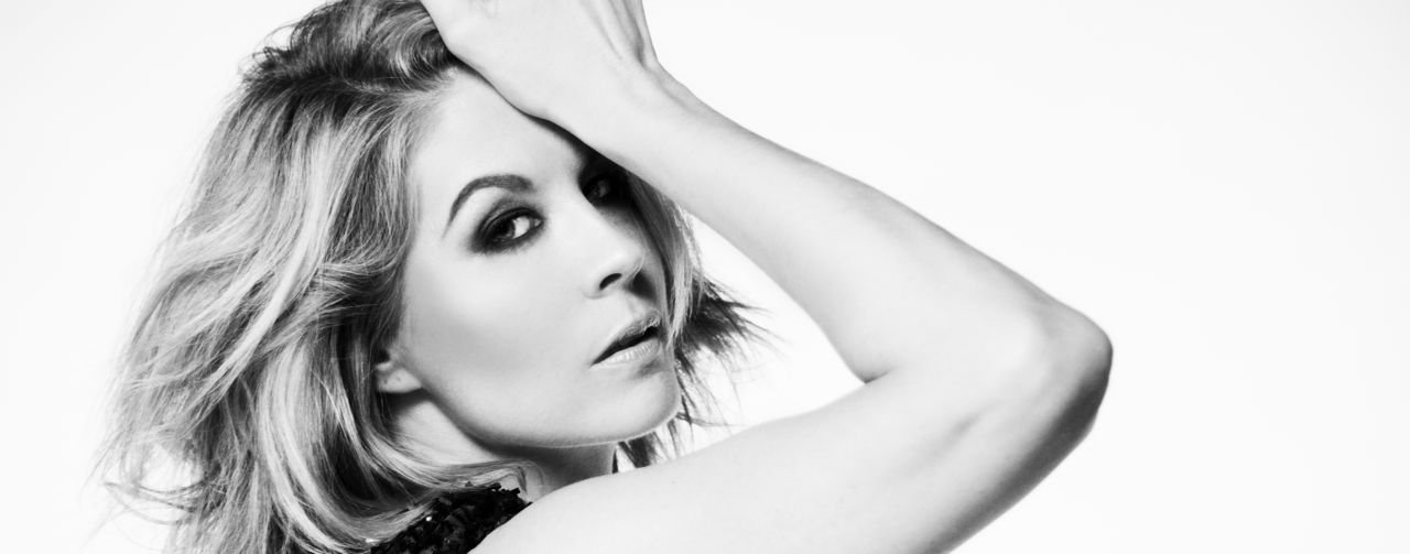 Jenna Elfman Net Worth